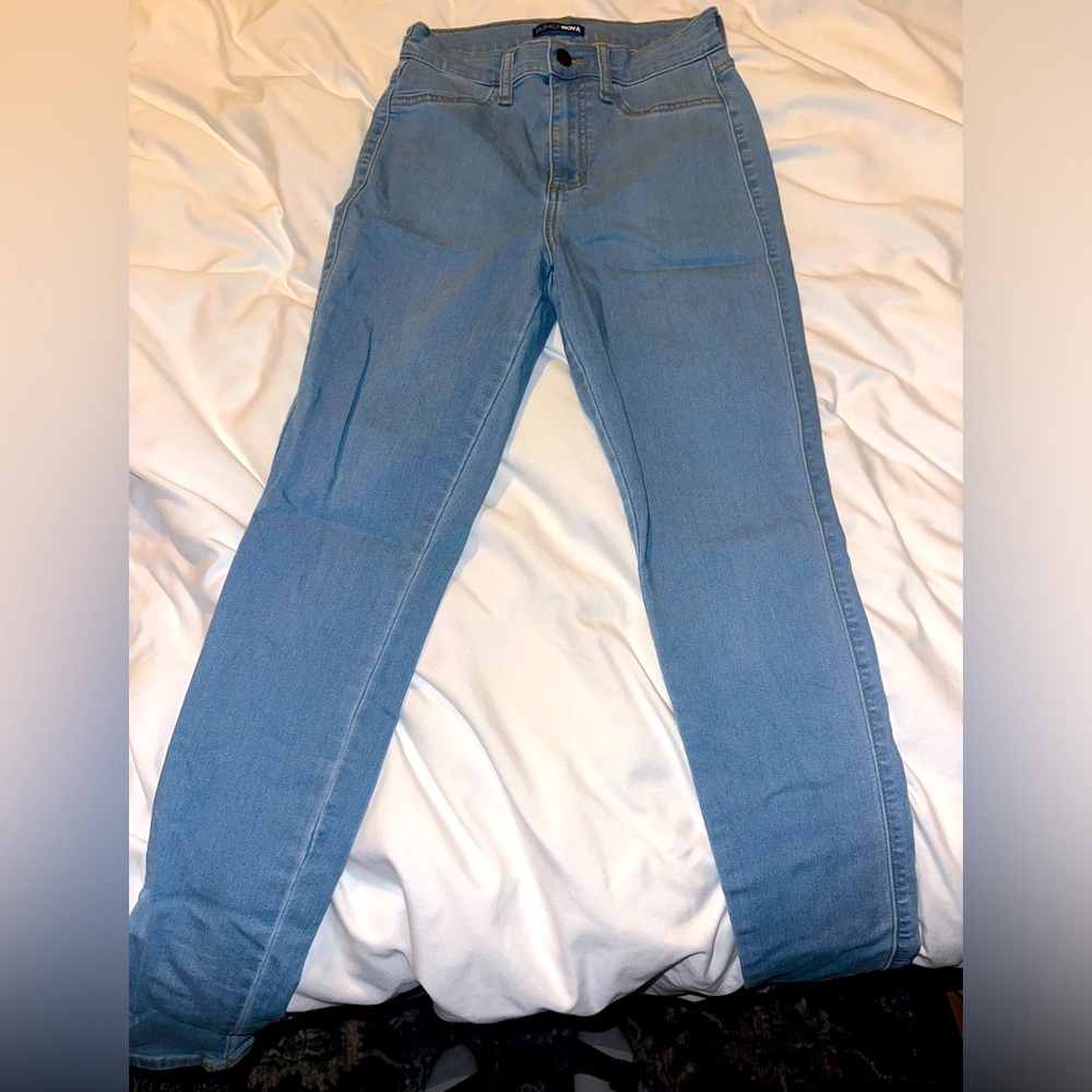 Never worn before skinny jeans! Size 5!